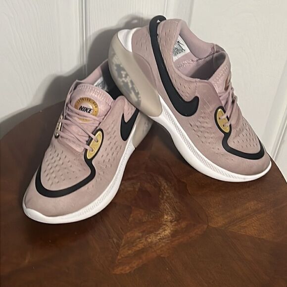 🔥 Nike Joyride Dual Run CD4363-500 Pink Black Gold Womens Running Shoes Sz 8.5 - Picture 3 of 12